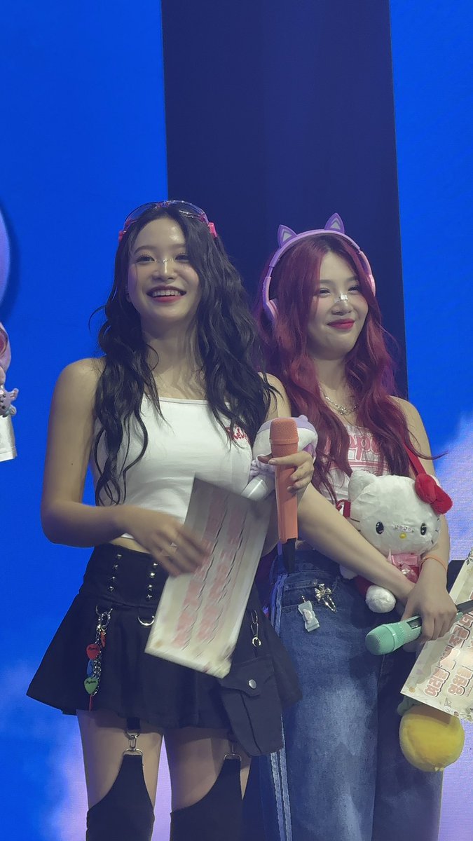 RAKIJN's tweet photo. Maknae line? More like Cutie line!!!

Yeri and Joy 😭 https://t.co/59MWzm009w