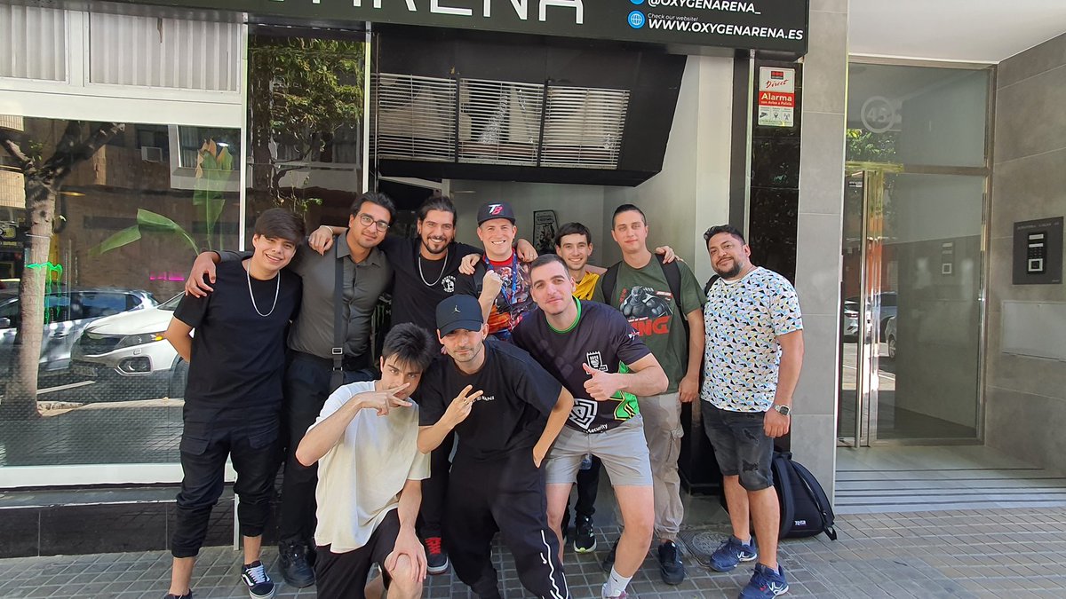 Madrid presente en el <a href="/OxygenArena/">Oxygen Arena</a> Dojo 32+ de izquierda a derecha:
<a href="/Mikazukifgc/">Mikazuki</a>
<a href="/karios42/">Carlos Arévalo</a> 
<a href="/JookerTekken/">Joker Intensifies 🇯🇵</a> 
<a href="/ReyMazorclean/">MESETEAM | Rey Mazorca</a> 
Burnerx
Energizer
<a href="/arajacha_/">ARAJACHA</a> 
@Eric64250677 
<a href="/josedex84/">josedex84</a> 
<a href="/GeorgeCuadros/">🦝 Maca 🦝</a>