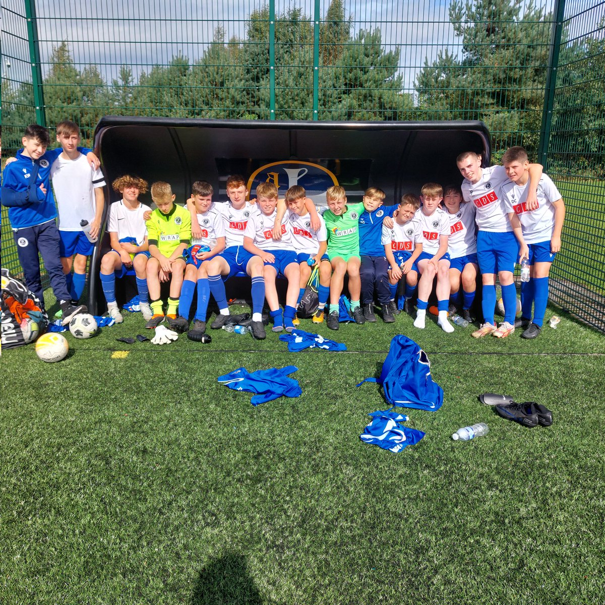 Paul Greenslade Greeny (@paulgreenslade9) on Twitter photo @knowsley_st_helens_sfa 2 <a href="/wirralschoolsfa/">Wirral Schools FA</a> 4.
Not much between the teams 1st half 0-0
Game came to life second half for Wirral,much better performance, with a change of shape,fitness and desire proved to be the winner.
O.lane β½οΈβ½οΈ
G.Brammerβ½οΈ
L.Websterβ½οΈ
Well done both teams @knowsley_st_helens_sfa 2 <a href="/wirralschoolsfa/">Wirral Schools FA</a> 4.
Not much between the teams 1st half 0-0
Game came to life second half for Wirral,much better performance, with a change of shape,fitness and desire proved to be the winner.
O.lane β½οΈβ½οΈ
G.Brammerβ½οΈ
L.Websterβ½οΈ
Well done both teams