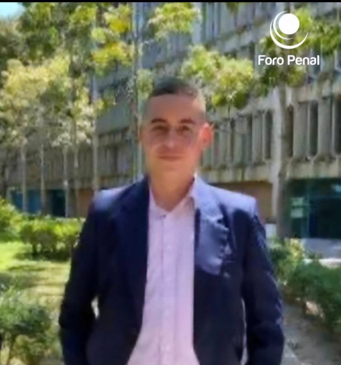 A Kennedy Tejeda lo trasladaron de la sede del Comando Nacional Antisecuestro (Conas), en Valencia, a la cárcel de Tocorón, en Aragua, el pasado 03 de septiembre.  
Desde entonces, su mamá, Kennia Jiménez, va todos los días al penal aragüeño. Pero allí ni le dan información ni le