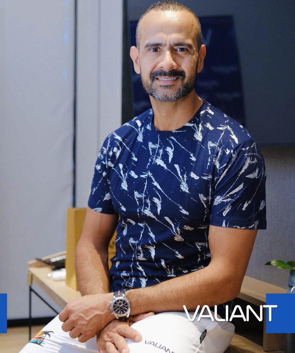 A legend wears Valiant ☑️ <a href="/ValiantWorld/">Valiant</a>

<a href="/owaisshah203/">Owais shah</a> 💙 

#OwaisShah #England #Test #Cricketer #ValiantInEngland #valiantworldwide #valiantengland