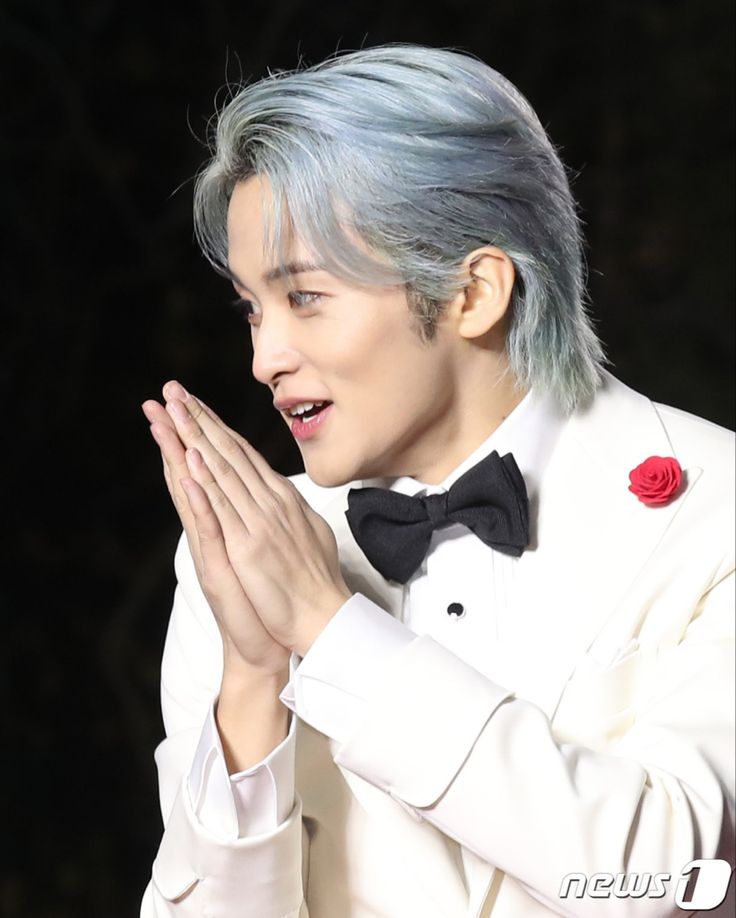 이한. tweet media