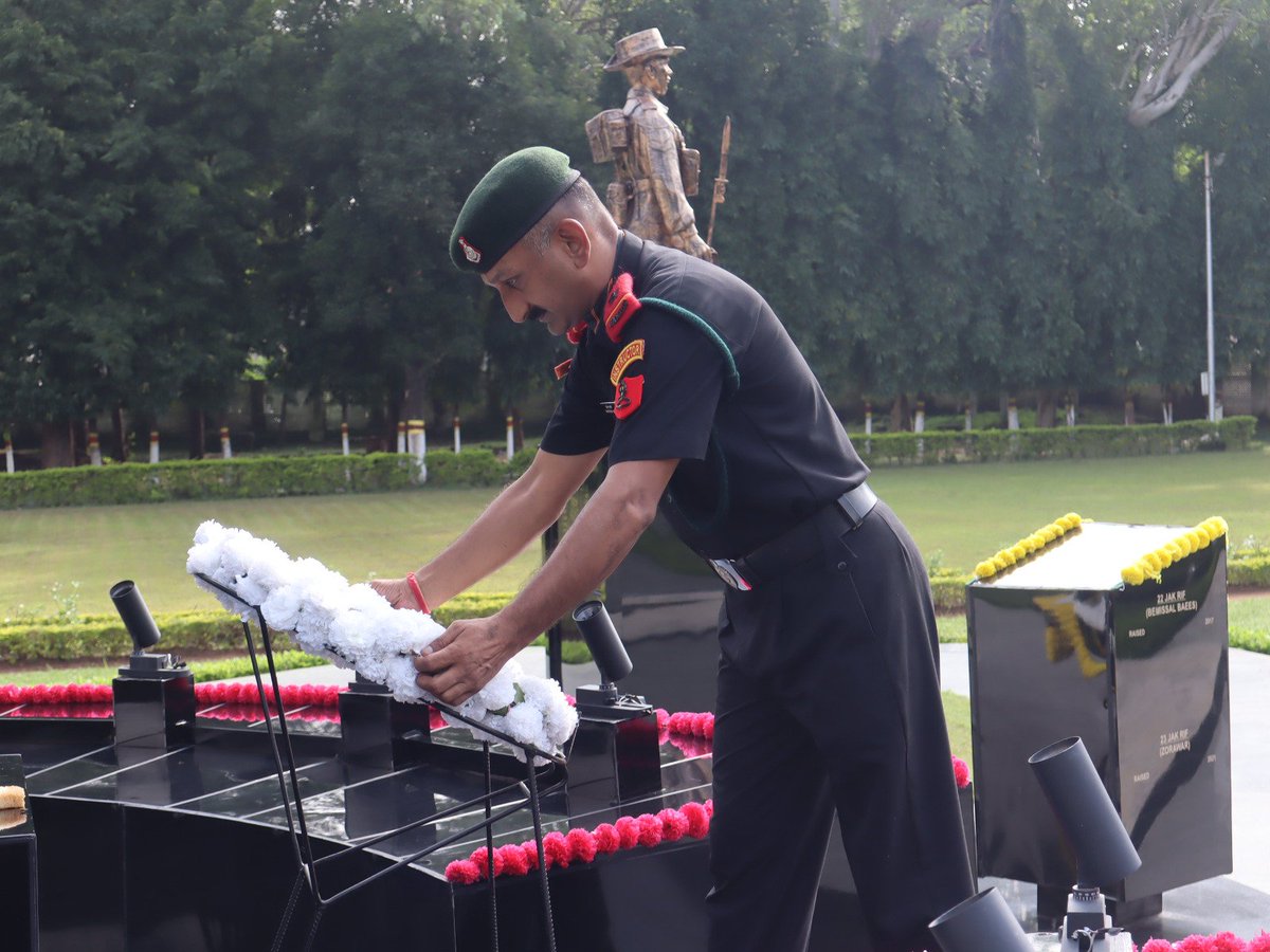 Jkra_Group's tweet photo. #OnThisDay
In remembrance of Maj SM Sharma, VrC of #8JAKRIF who laid down his life in 1965 War, Hav Swarnjit Singh of #10JAKRIF and Nb Sub Bansi Lal,Nk Balwant &amp; Rfn Ashok Kumar of #13JAKRIF  who made the supreme sacrifice during #OpRakshak
#JAKRIFkeVeer
#IndianArmy
@prodefkohima https://t.co/pkaD6gjpGr