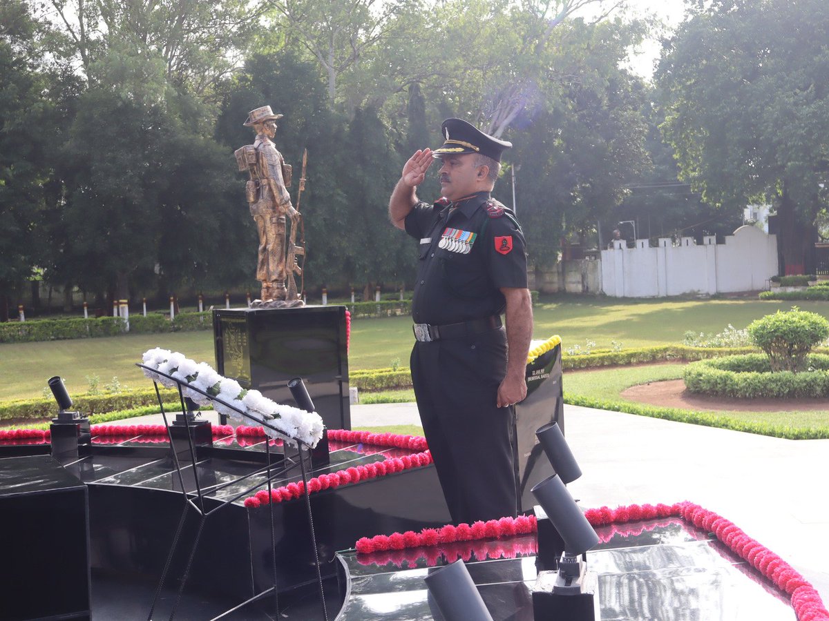 Jkra_Group's tweet photo. #OnThisDay
In remembrance of Maj SM Sharma, VrC of #8JAKRIF who laid down his life in 1965 War, Hav Swarnjit Singh of #10JAKRIF and Nb Sub Bansi Lal,Nk Balwant &amp; Rfn Ashok Kumar of #13JAKRIF  who made the supreme sacrifice during #OpRakshak
#JAKRIFkeVeer
#IndianArmy
@prodefkohima https://t.co/pkaD6gjpGr