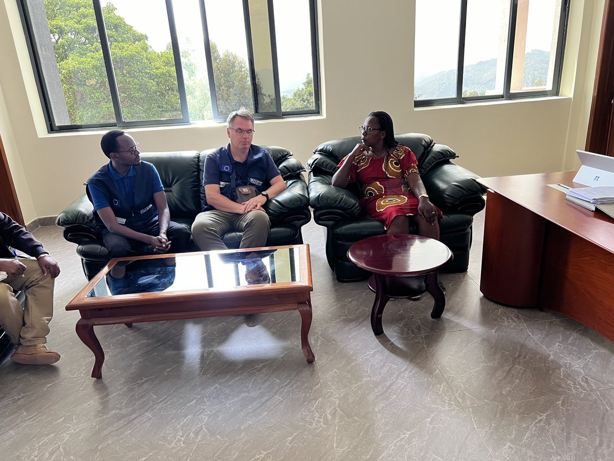 rdi_org's tweet photo. Yesterday our CEO and ED @eucordbxl met mayor @bureradisrict and discuss EU funded project -PROFARM is promoting an integrated farming system focused on maize, sunflower and vegetables to enhance agricultural resilience and nutrition security for smallholder farmers in #Rwanda https://t.co/tJkYKHoLWu