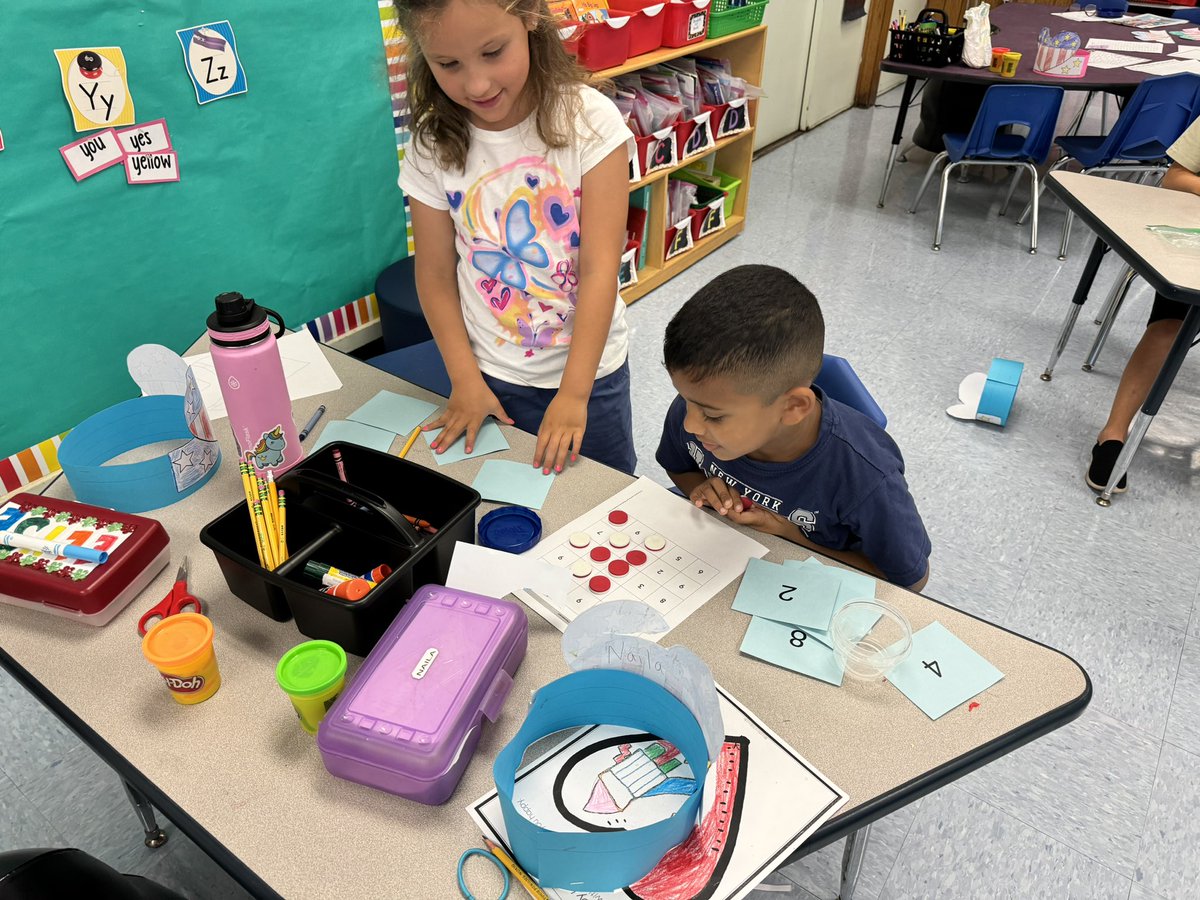 TBeamerGC's tweet image. These smart cookies 🍪 in the Conlon/Nicolino First Grade Class @LocustGC loved playing 🔴 Five in a Row ⚪️ The best part is, they were having FUN while practicing adding 1 and 2 to a number! @votae_eileen @erinkconlon1 @CCardellaGC @IllustrateMath