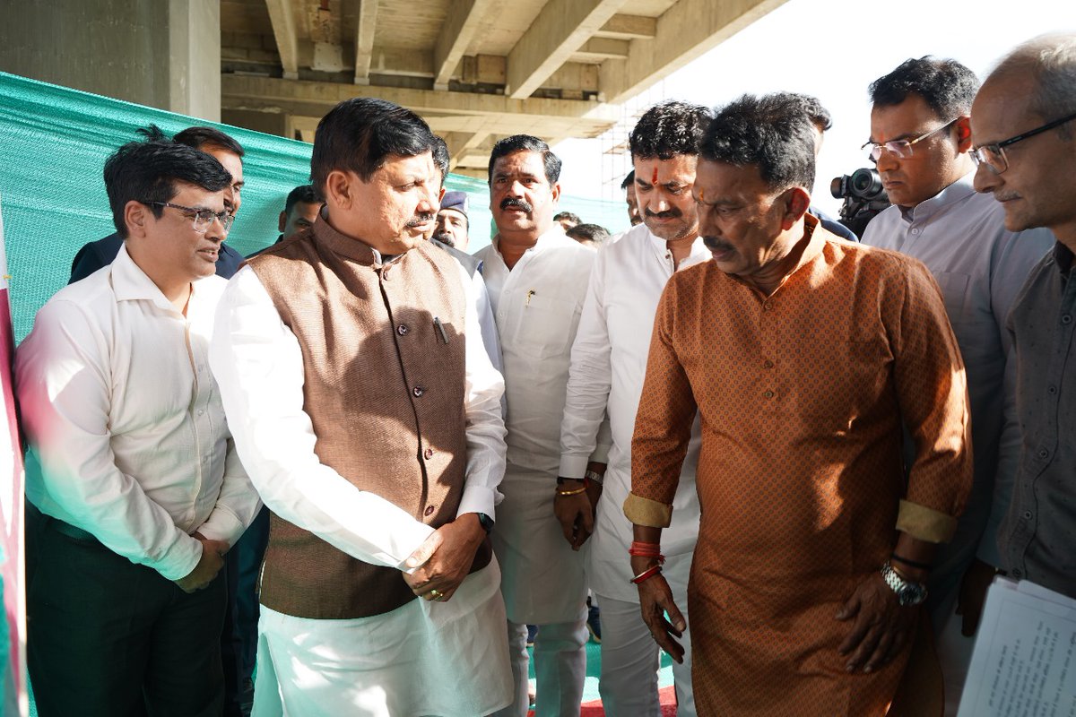 IndoreMPMRCL's tweet photo. मुख्यमंत्री डॉ मोहन यादव ने आज इंदौर के आईएसबीटी, मेट्रो स्टेशन का निरीक्षण कर निर्माण कार्यों का अवलोकन किया एवं अधिकारियों को आवश्यक दिशा-निर्देश दिए।

मेट्रो के अधिकारियों द्वारा प्राथमिकता कॉरिडोर की प्रगति एवं निर्माण कार्यों की स्थिति की जानकारी माननीय मुख्यमंत्री जी को दी गईl

#MPM #MPMetro 
#IndoreMetro