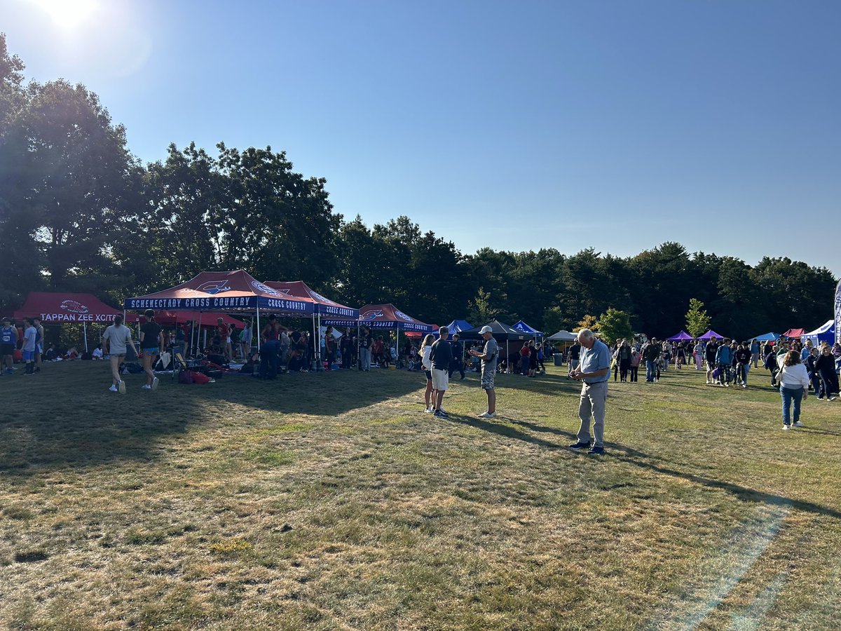 Kicking off the season upstate at the Queensbury invitational!
Teams come from all over the state to prep for the state championship meet here in November.
