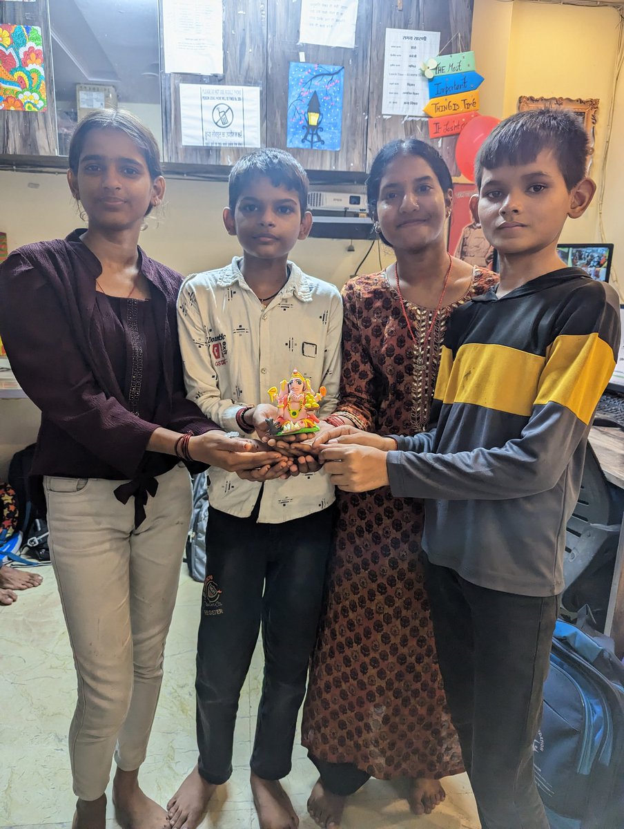 _PreetiPandey's tweet photo. Team A Team B❤️ बताइए किसके गणपति को ज्यादा नंबर मिले होंगे ?😊
#ClayMaking #GanpatiJiMaking #Competition #SaturdayActivity
#DulariDeviFoundation https://t.co/fvxfSYcqdz