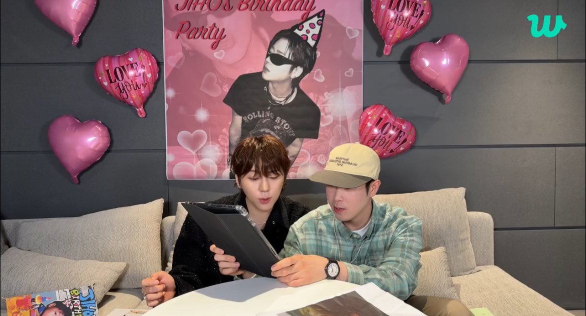 boilacorn's tweet photo. 몰래 온 손님 ㅋㅋㅋ지후니 https://t.co/J5ylkneGma
