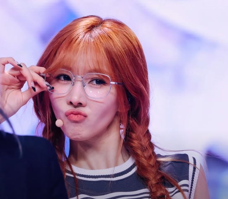 itselsayoohyeon's tweet photo. i will never get over glasses yooh: https://t.co/YtXWL5MnBg