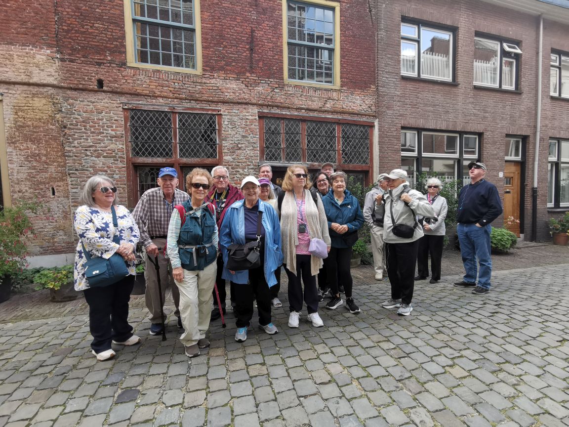 Today: Mayflower Society Heritage Tour in 
front of the Leiden American Pilgrim Museum.