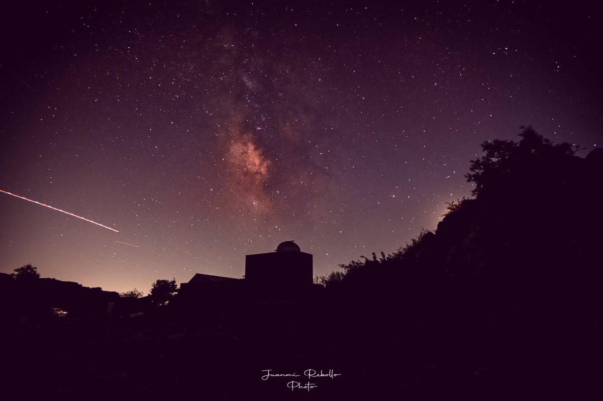 La via láctea desde el observatorio del Torcal de Antequera, a 50 kilómetros de Málaga y su aeropuerto.
#vialattea #milkway #star #nikon #nikonz6ii #vialactea #málaga #malagaconacento