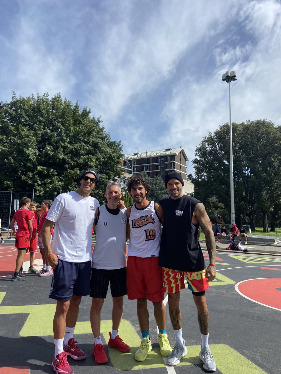 Oggi terza edizione torneo basket 🏀 per il sociale organizzato in viale Stelvio da <a href="/SlumsDunk/">Slums Dunk ODV</a> grandissimi come sempre <a href="/Queenie_Boy/">Tommaso Marino</a> e <a href="/BrunoCerella/">Bruno Cerella</a> 
Obiettivo: sopravvivere… risultato portato a casa 😂