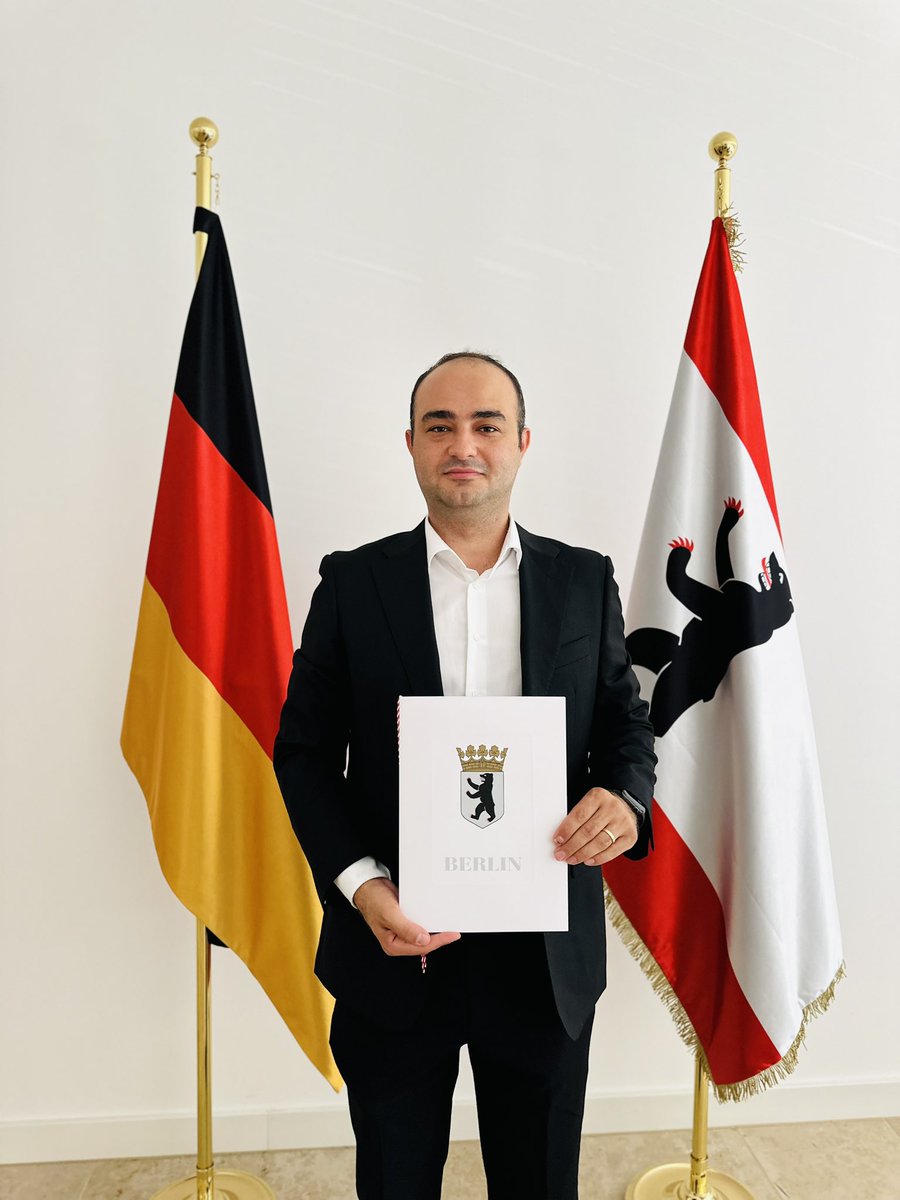 Ich erkläre feierlich, dass ich das #Grundgesetz und die Gesetze der Bundesrepublik #Deutschland achten und alles unterlassen werde, was ihr schaden könnte 🇩🇪