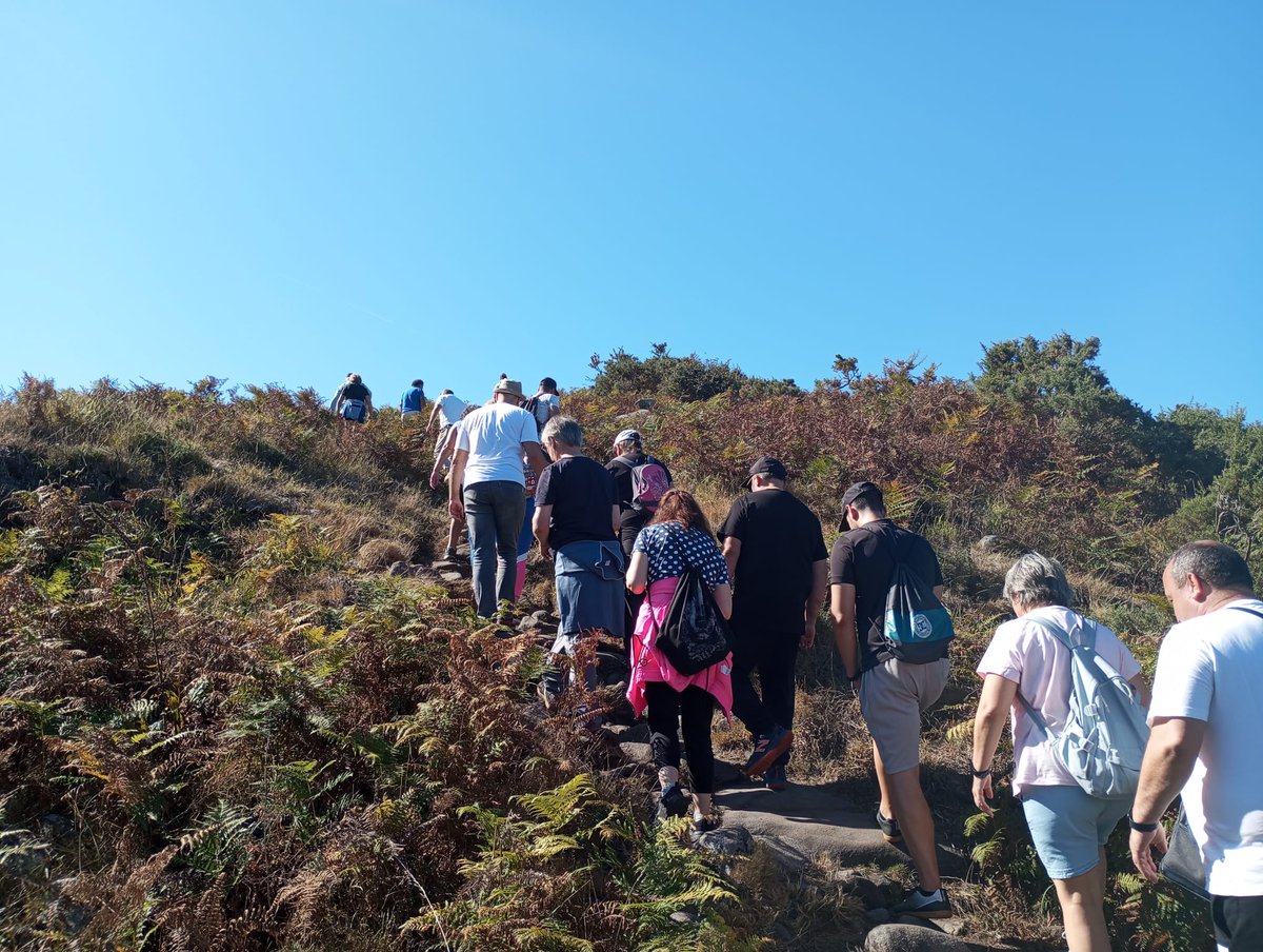 ailladosratos's tweet photo. 🌞 Ruta 740 "O Facho, gardián milenario" ⛰️
🐭 Descubrindo os segredos e a historia que agocha un dos lugares máis interesantes e con máis historia de Cangas.
https://t.co/0m3tJ35bq7
#ailladosratos #ofacho #donon #coñecendocangas #historiasdomorrazo https://t.co/yHBddJi8hR