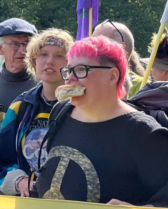 Kijk nou joh!

De bikkels van extreem links zijn de wereld aan het redden!!

Daar hoeft geen meme meer aan te pas te komen!
#ExtinctionRebellion 

🤦‍♂️😆😂🤣