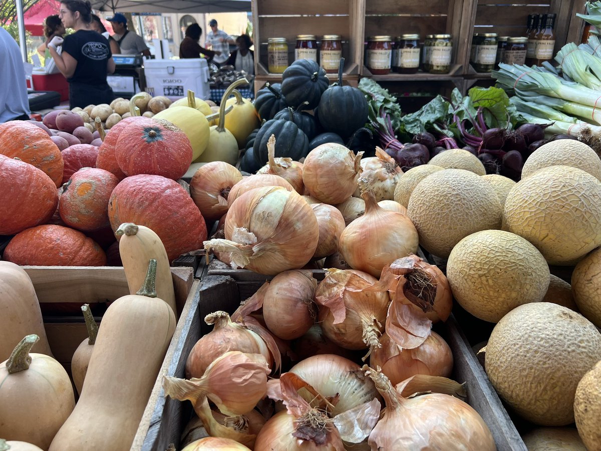 KadiGrigg's tweet photo. Its fall y’all 🎃
#alexva #farmersmarket #shoplocal https://t.co/wTeYxGiY1I