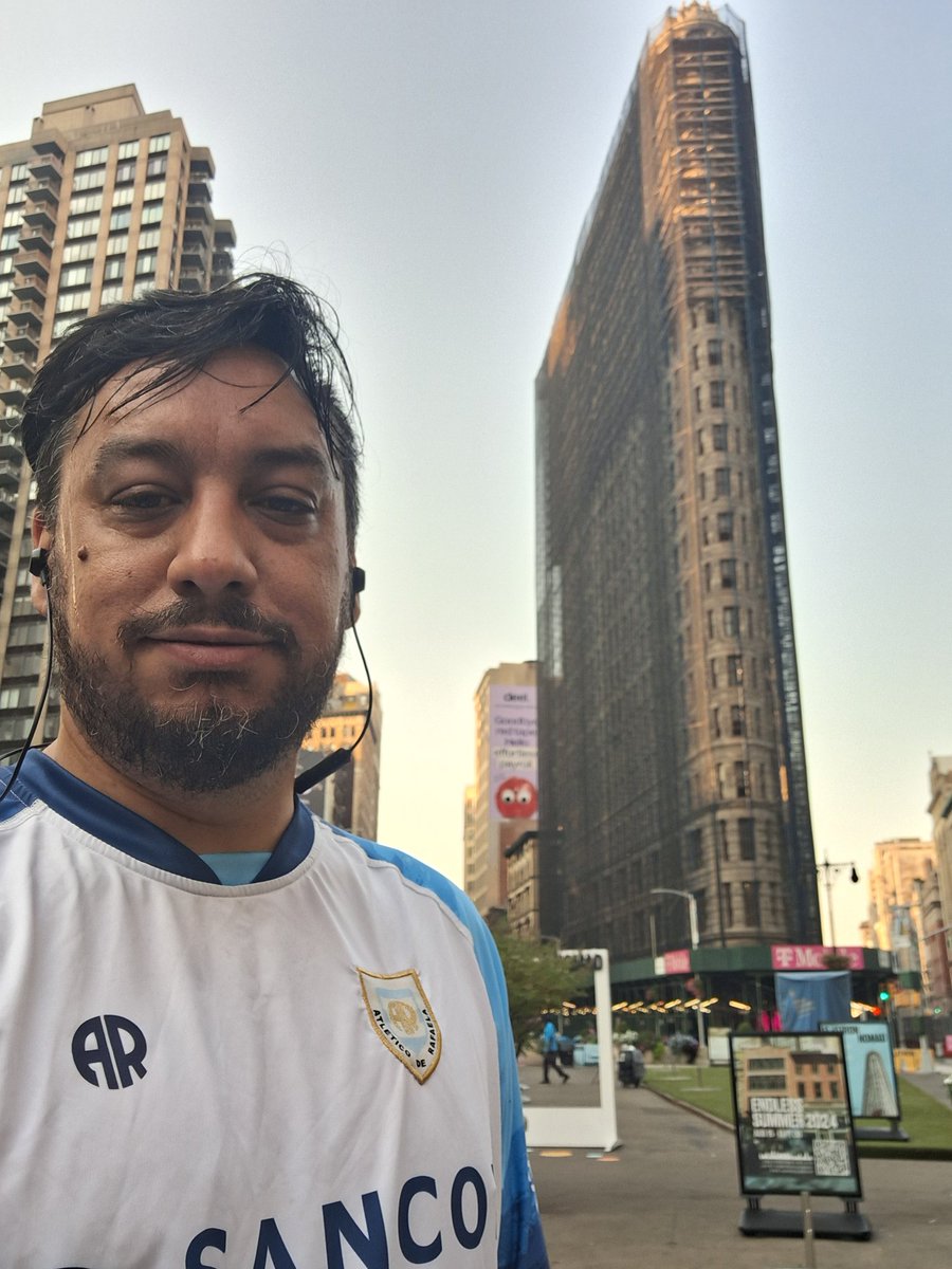 <a href="/OficialAMSyD/">Atlético de Rafaela</a> 
Lo prometido es deuda. Sale conmigo a cada viaje y suma km. Hoy 5.6 km en Manhattan.
De Rafaela por adopción. Vamos la cremaaaaa