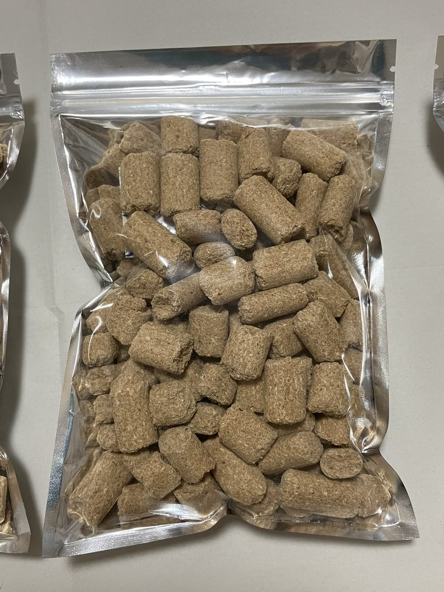ranrunRat's tweet photo. 【5L37】LabDietげっ歯類 ローデント
業務用20kgからお分けして販売します
店頭価格400g 660円
BASE店は2袋〜
草食動物以外の齧歯類に
原産国 米国
#齧歯類 #ファンシーラット #ラット #ハムスター #マウス #スナネズミ
ペレットサイズが不揃いの商品です
2枚目画像はMRブリーダーと https://t.co/18CL5Hxkwa