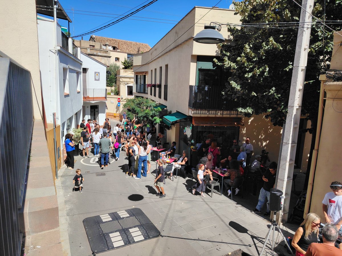 JessicaHerrando's tweet image. Estic molt orgullosa de viure en un poble tan ple de vida com Tiana!❤️ Gràcies per la feina feta a organitzadors, tècnics, establiments i ACIST que han fet possible la Ruta del Vermut. Junts fem de Tiana un poble millor. #FMTiana2024  #ACIST  #comerçlocal