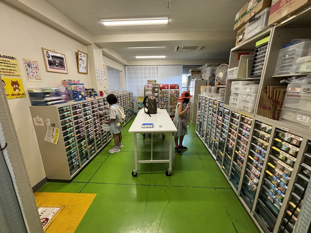 codanwalker's tweet photo. おもしろ消しゴムで有名な株式会社イワコーの工場直売所に行って来ました！こんなに買ってたった1300円です！
ほとんどの品が半値で売ってます！
開店日が不規則なので要注意です。 https://t.co/P8GHx5K86V