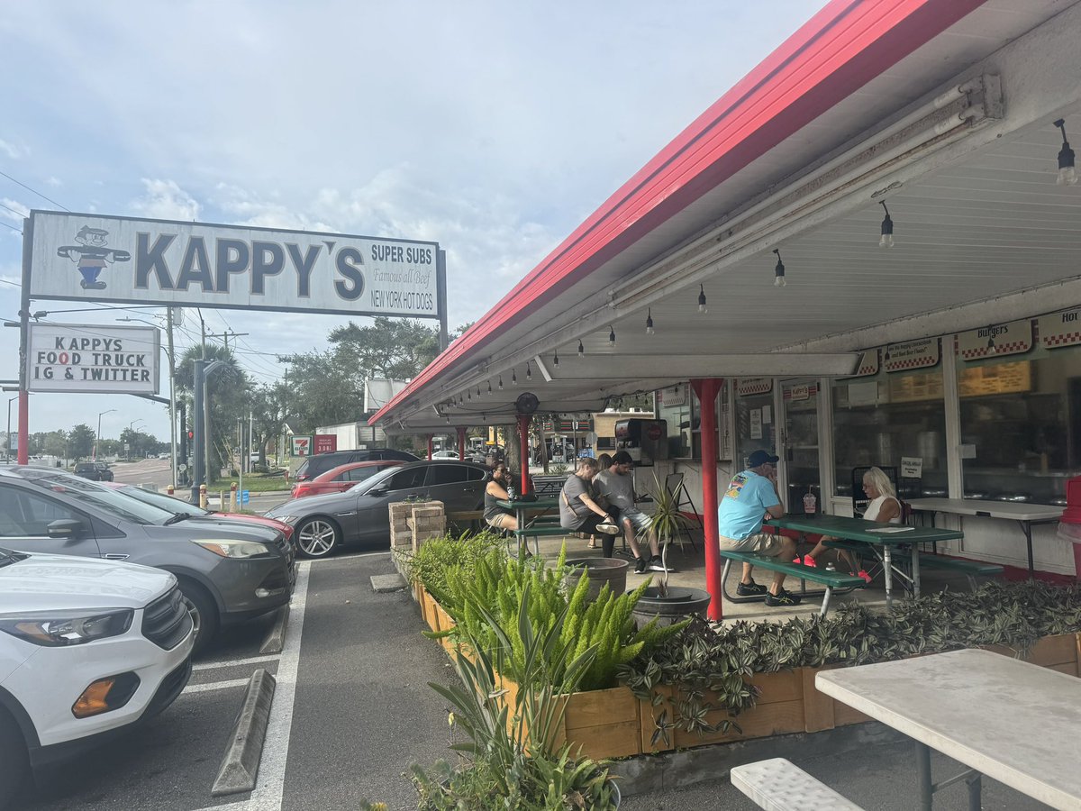 _DestinyWiggins's tweet image. 10:00 am on closing day. 

People are already here waiting to put in the last orders at Kappy’s Sub Shop in Maitland. @MyNews13