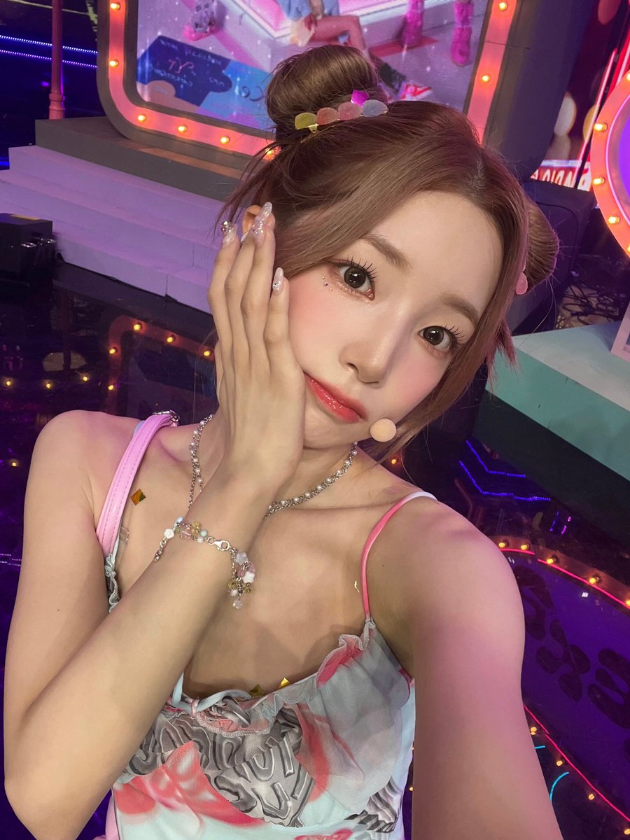 EL7ZUP_PH's tweet photo. [091424] YEONHEE MNET PLUS CHAT UPDATE

EL7ZU Today is the first anniversary of EL7ZUP💗 Thank you so much for making precious relationships!

🔗: https://t.co/CpBYI2sNfv
#EL7ZUP  #엘즈업 #YEONHEE https://t.co/LW9RveDsdy