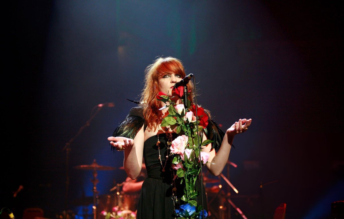 florence welch performing at the royal albert hall. 2009 / 2012 / 2024, image size:1200x765