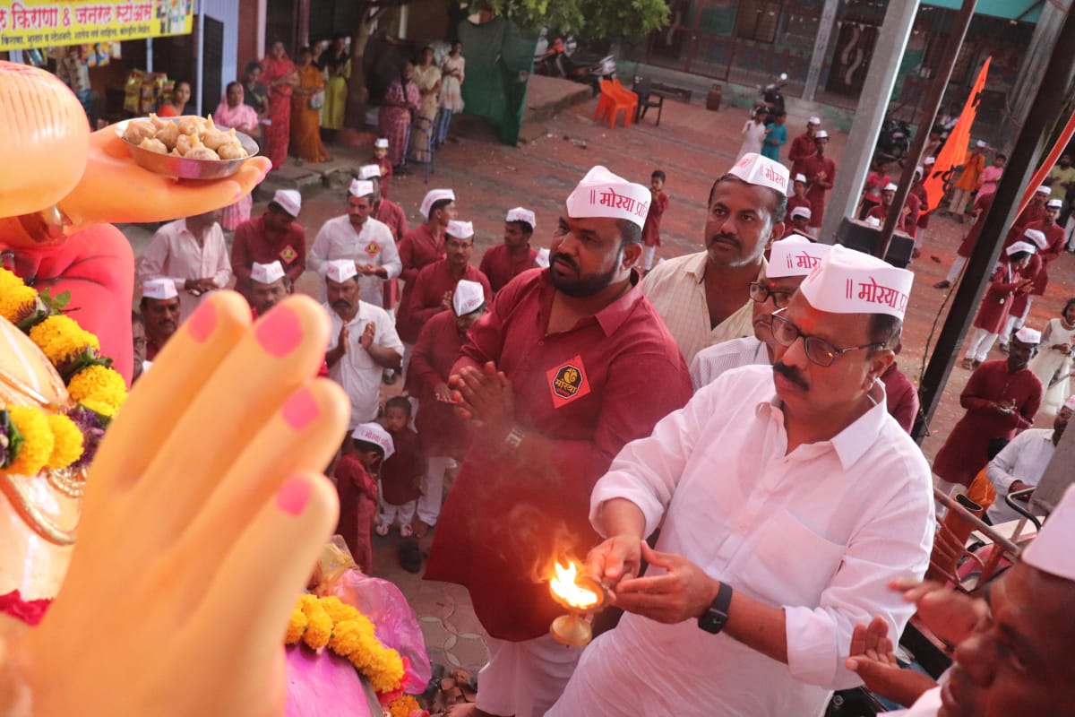 dm_dilipmane's tweet photo. तिऱ्हे येथील मोरया गणेशोत्सव मित्र मंडळाच्या श्री गणरायाच्या मिरवणुकीत सहभागी होत श्री गणरायाची आरती करण्याचा योग आला. मंडळातर्फे सन्मानपूर्वक सत्कार करण्यात आला आणि कार्यकर्त्यांसोबत लेझीमचा आनंद देखील घेतला. https://t.co/12b3sZRD3F