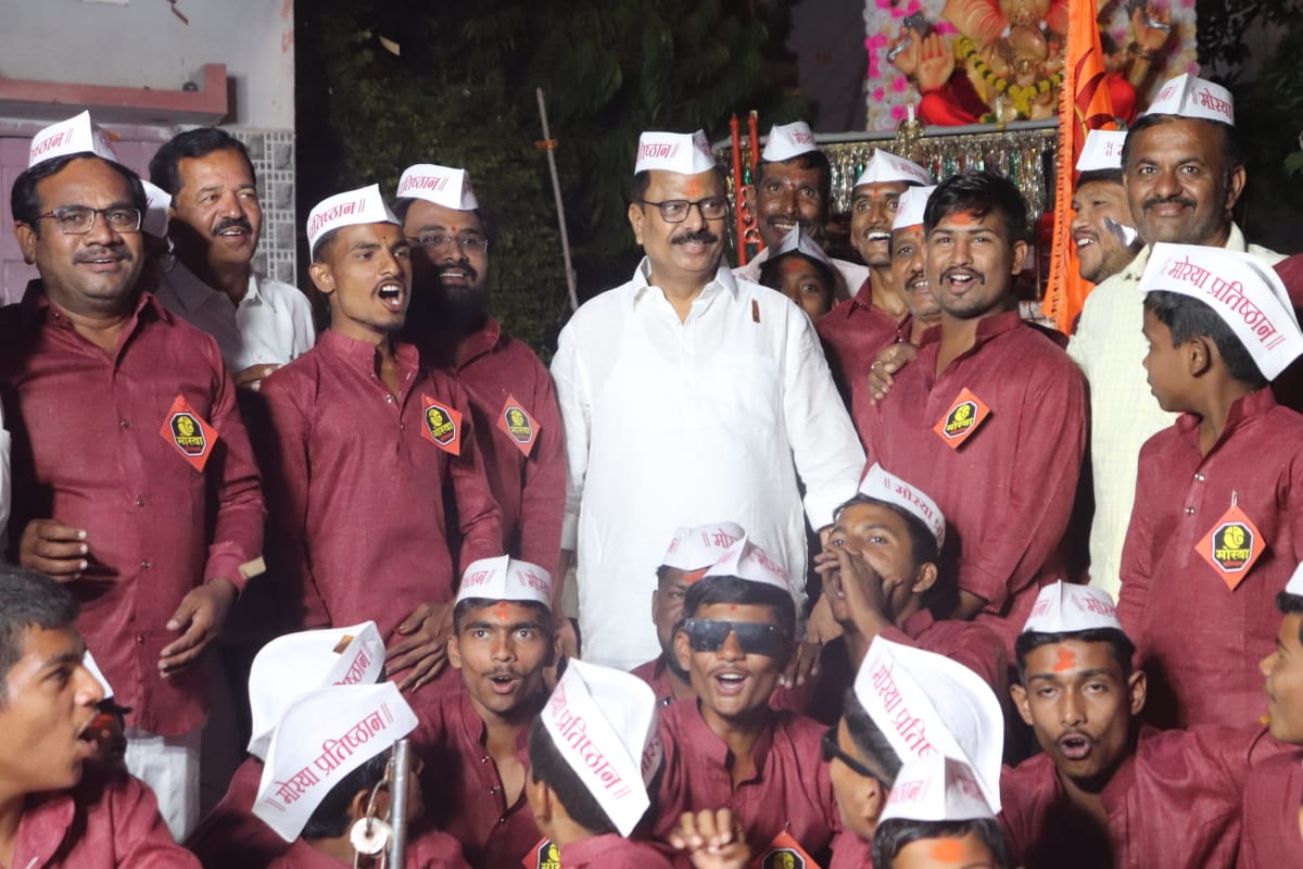 dm_dilipmane's tweet photo. तिऱ्हे येथील मोरया गणेशोत्सव मित्र मंडळाच्या श्री गणरायाच्या मिरवणुकीत सहभागी होत श्री गणरायाची आरती करण्याचा योग आला. मंडळातर्फे सन्मानपूर्वक सत्कार करण्यात आला आणि कार्यकर्त्यांसोबत लेझीमचा आनंद देखील घेतला. https://t.co/12b3sZRD3F
