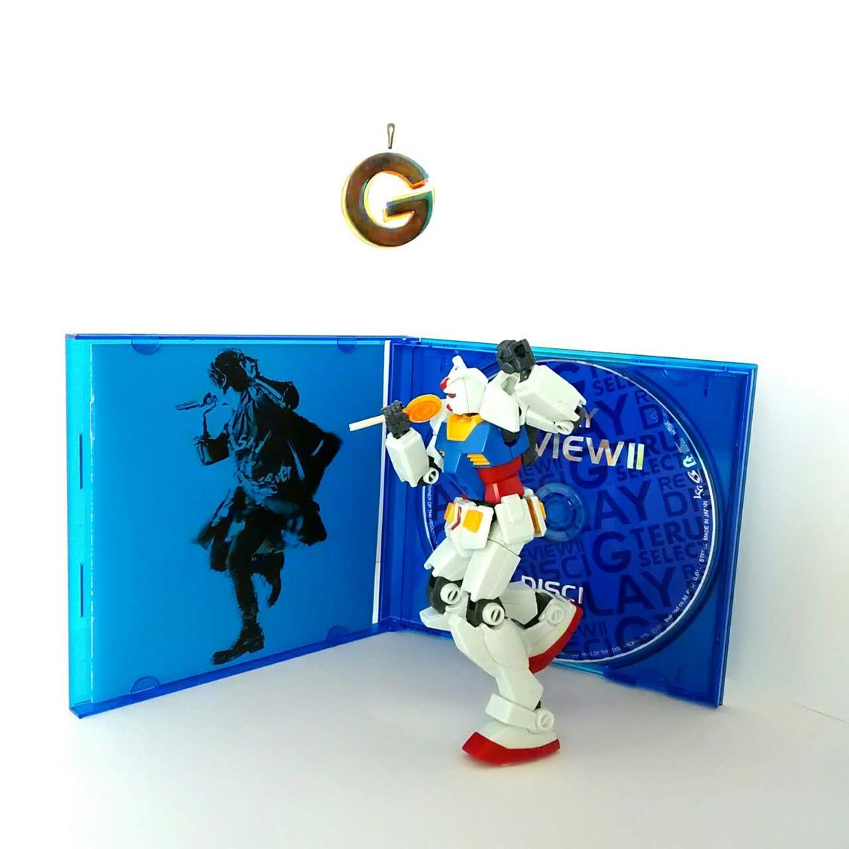 aslave0303's tweet photo. GLAYちゃんのニューアルバム「Back To The Pops」の発売を控え、ベストアルバムを聴いて気持ちを高めるガンダムさん
#GLAY #Back To The Pops
#TERU #REVIEWII
#ガンダム #RX-78 #ガンプラ https://t.co/OQe7nuXMnt