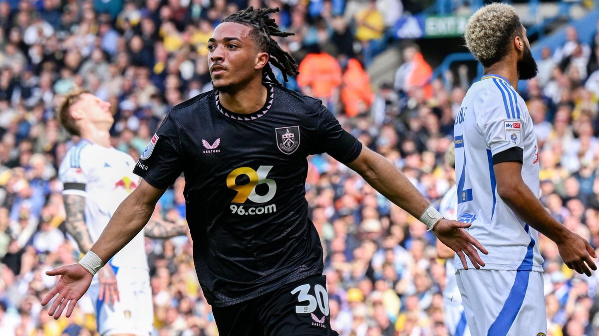 JTLivee's tweet image. Second defeat of the Season for Leeds United against Burnley today. 

Recording a new series - Let me know your hottest Leeds United takes down below!

Spiciest takes to be featured in tomorrow’s video…🌶️

#lufc