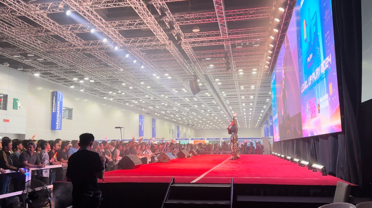 NamiTamaki0601's tweet photo. #MYDCF2024 #LEVELUPPLAY
Terima kasih🇲🇾❤️
Konsert sangat syok🫰🏻 https://t.co/NIsTh7gb6i