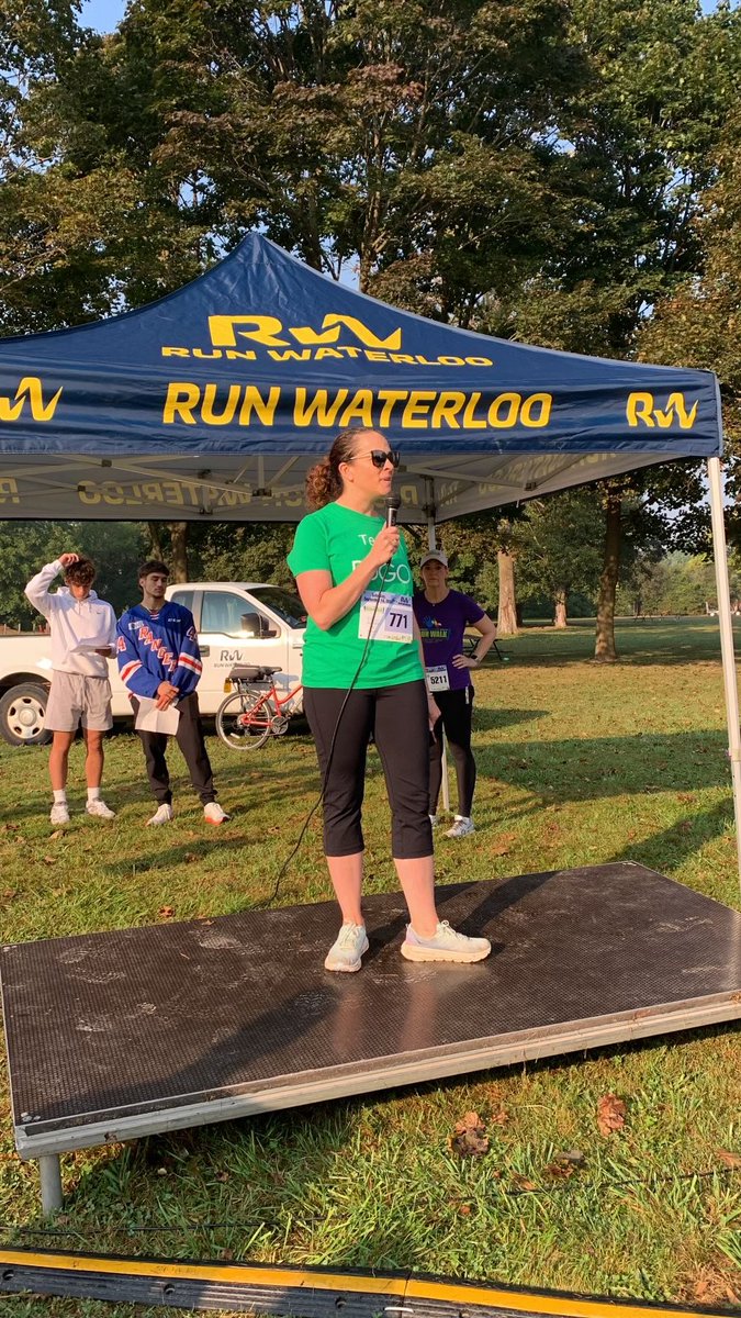 Kicking off the run with the amazing team ⁦<a href="/KWRun4Kids/">KWKidswithCancerRun</a>⁩. Thanks to all the run/walkers for supporting ⁦<a href="/POGO4kids/">POGO</a>⁩!