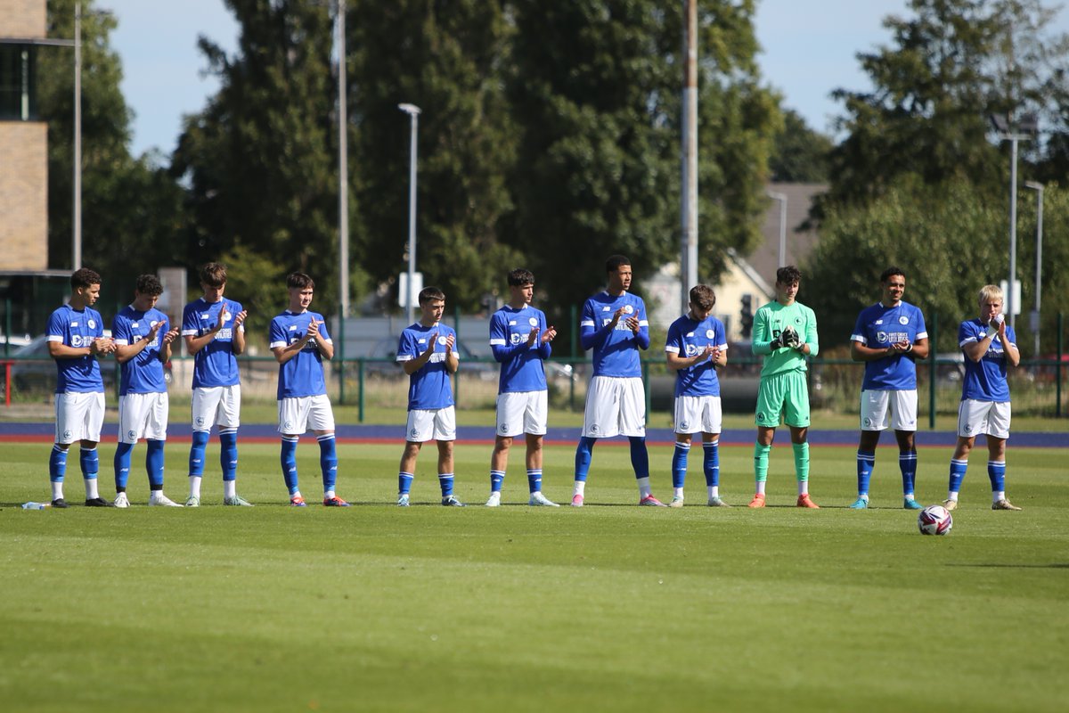 Before kick-off at this afternoon's U18 fixture, both sides lined up to dedicate a minute of applause to the memory of Sol Bamba. 💙

#CityAsOne
