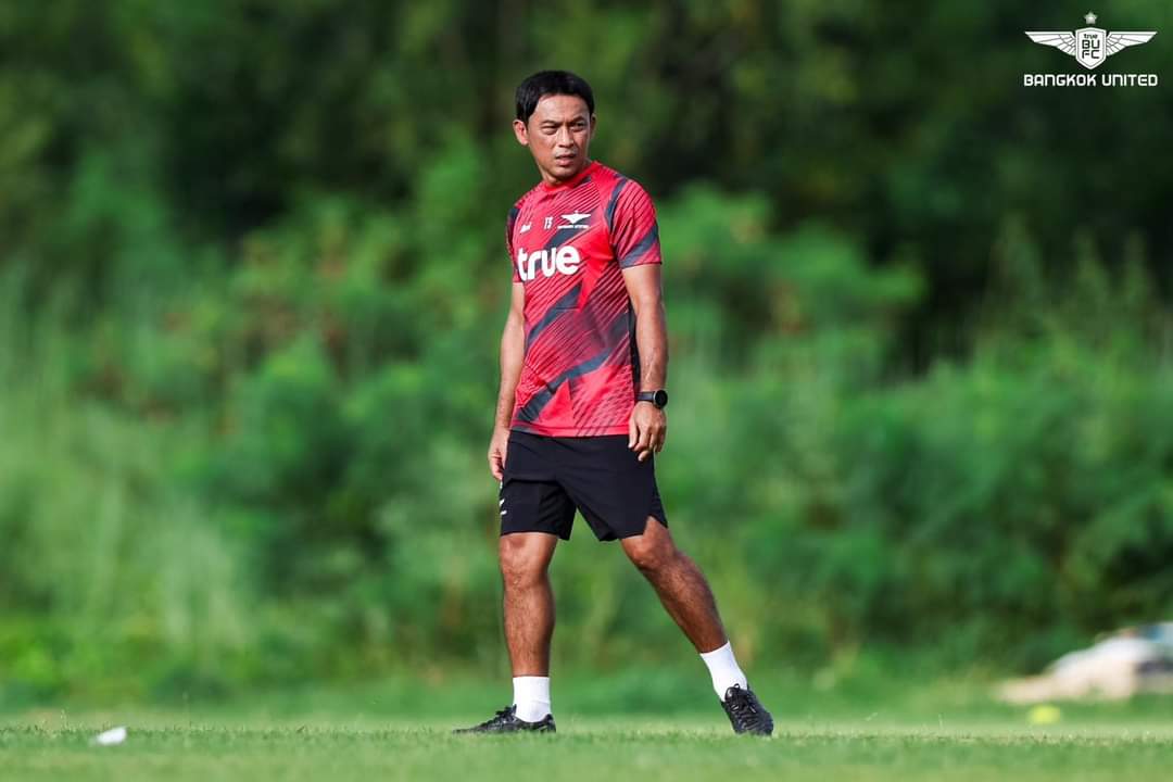 I have wanted him out a long time, but now it really is time to go!
I was told last week that he has lost the dressing room, he don't know how to motivate the players and they don't listen to him. We can't continue with those issues, which is said to have started last season.