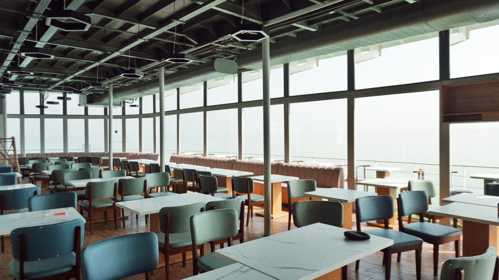 Floating restaurant