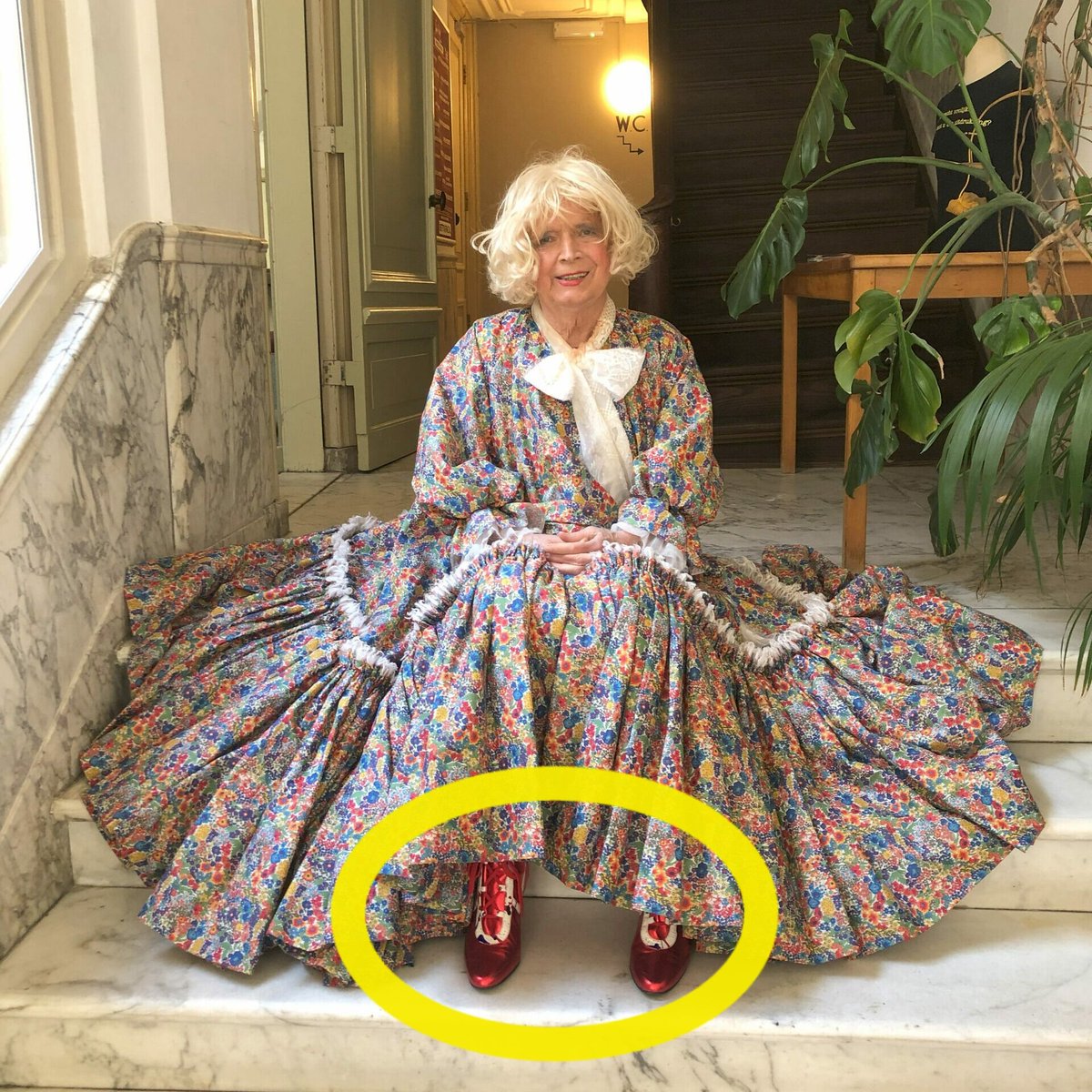 G11Sven's tweet photo. #RedShoeClub? 👠
#SplitEgos onder mom v typetjes?
#ThinkPose & #CabalPurple https://t.co/hlkFA6goZt
