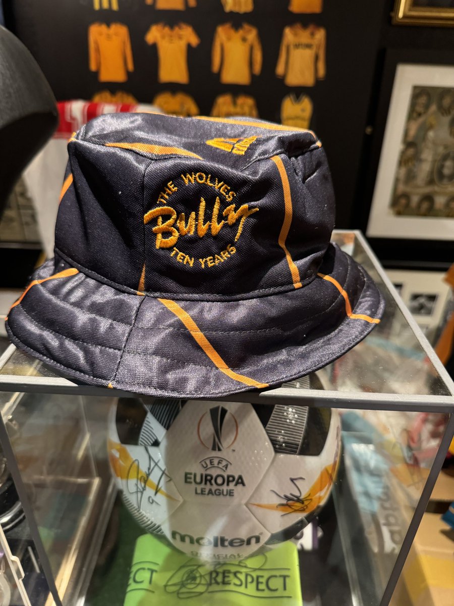 TheWolvesShirt's tweet image. So many people want to buy this bucket hat that I have decided to auction it. Starting bid £50 with proceeds going to ‘They Wore the Shirts’ Birmingham children’s hospital fundraising. Best bid by 8pm tomorrow night gets it…..