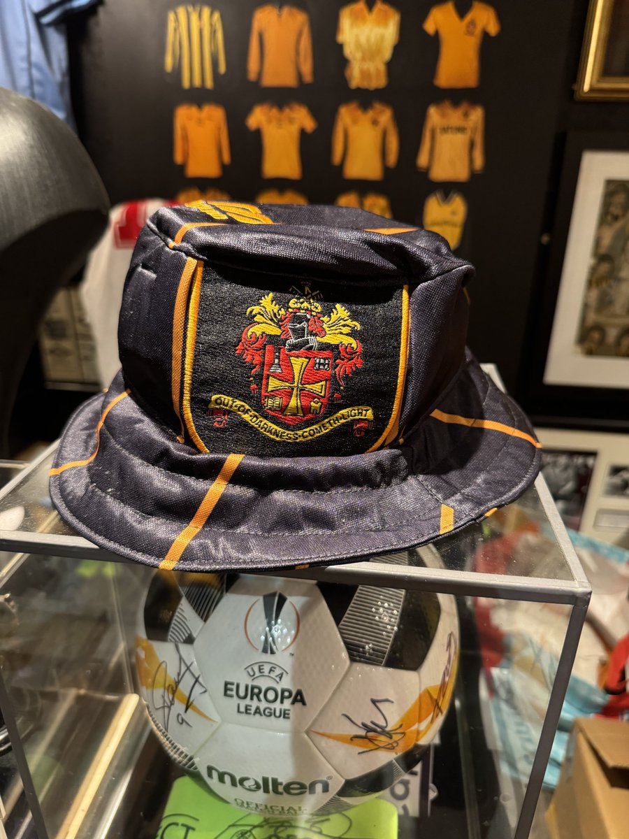 TheWolvesShirt's tweet image. So many people want to buy this bucket hat that I have decided to auction it. Starting bid £50 with proceeds going to ‘They Wore the Shirts’ Birmingham children’s hospital fundraising. Best bid by 8pm tomorrow night gets it…..
