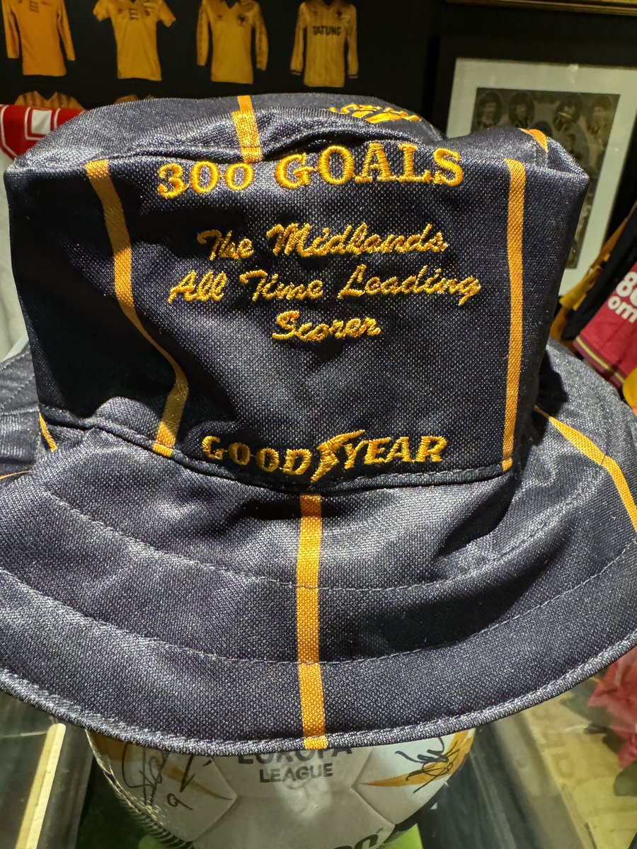 TheWolvesShirt's tweet image. So many people want to buy this bucket hat that I have decided to auction it. Starting bid £50 with proceeds going to ‘They Wore the Shirts’ Birmingham children’s hospital fundraising. Best bid by 8pm tomorrow night gets it…..