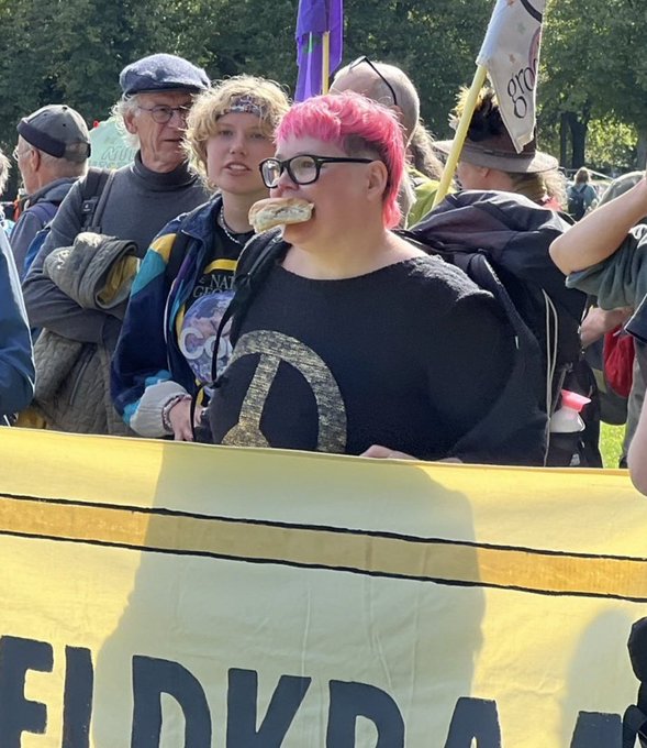 GXcUZ_WWEAAp2u_?format=jpg&name=small