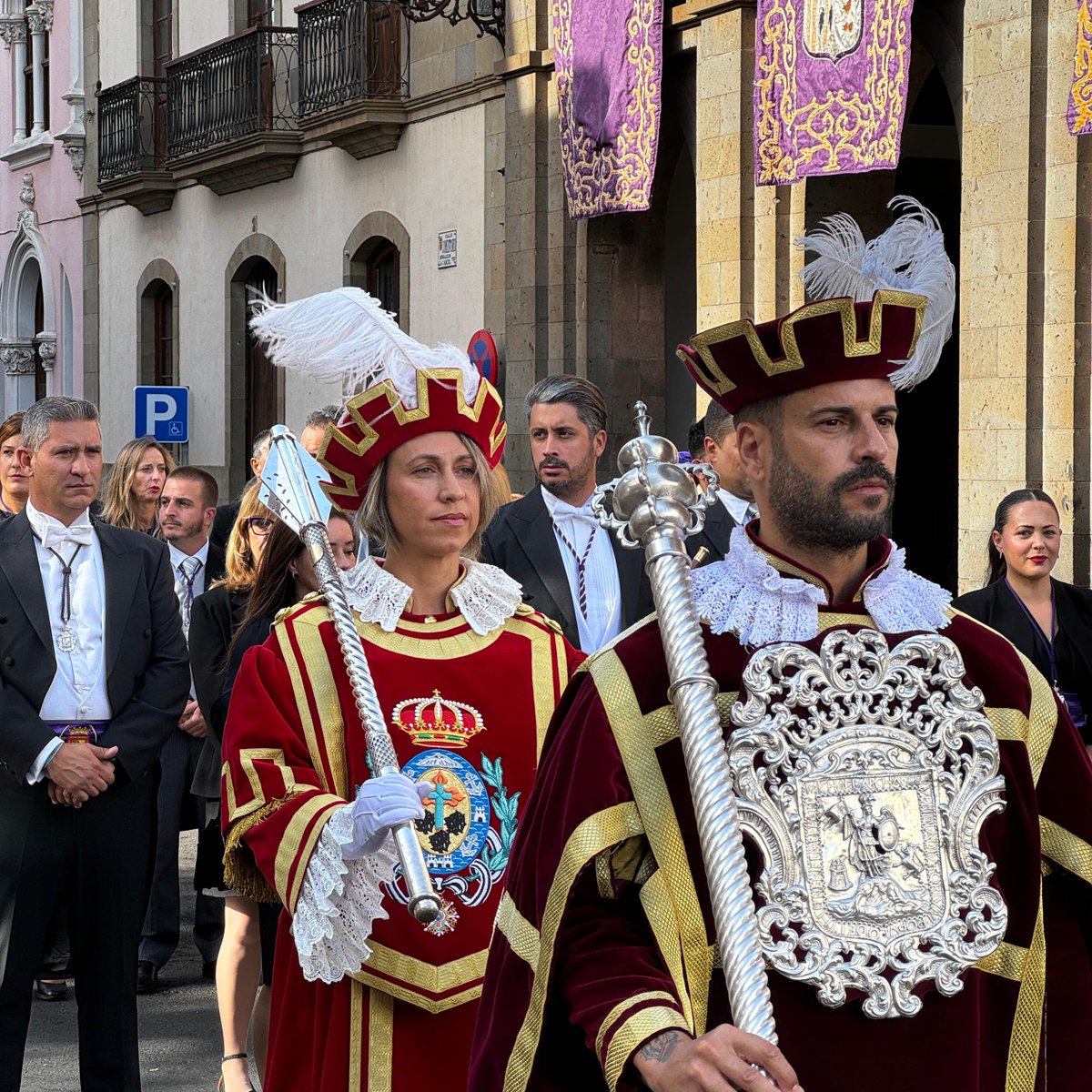 laradiocanaria's tweet image. 🎉Hoy #LaRadioCanaria ha estado en la Procesión Cívico-Militar con el Pendón Real desde el @aytolalaguna_es. 

👑Y el recibimiento de la Representación Oficial de S.M Felipe VI, ostentado por @AstridPerezBat, Presidenta del @Parcan.

#InformativosCR

📡rtvc.es/la-radio-canar…