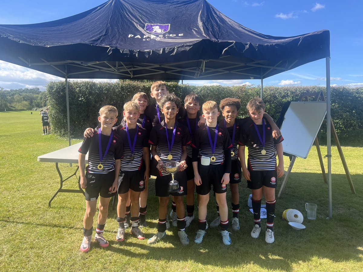 Congratulations to the U13A ⚽️ team who won🏆 the Parkside 7’s this morning. Some OUTSTANDING football on display! Big thanks to our good friends <a href="/SportParkside/">Parkside Sport</a> for hosting such a great tournament
#TeamDownsend #RESPECT