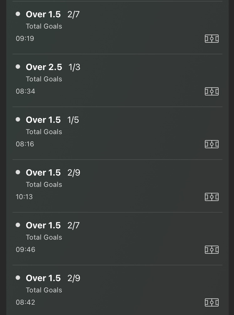 GoodSideHistory's tweet image. 8 minutes into the afternoon. My bet slip leaves me guessing who I picked and what score it is in each game!?! What’s going on @bet365
