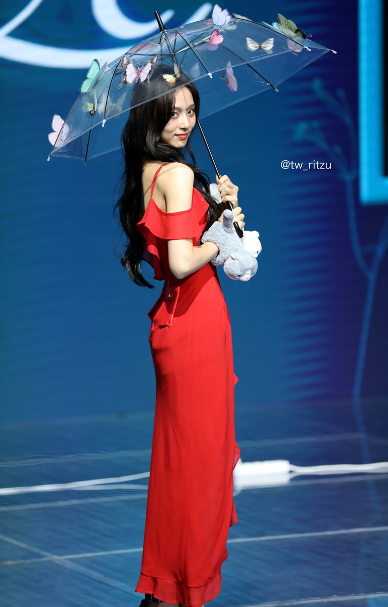 tw_ritzu's tweet photo. 240914 팬싸인회  
言葉にできない美しさ....
 #abouTZU #Tzuyu_1stMiniAlbum #TZUYU #RunAway #쯔위 #TZUYU #周子瑜 #ツウィ #TWICE #트와이스 https://t.co/YrxRAr6Tpn