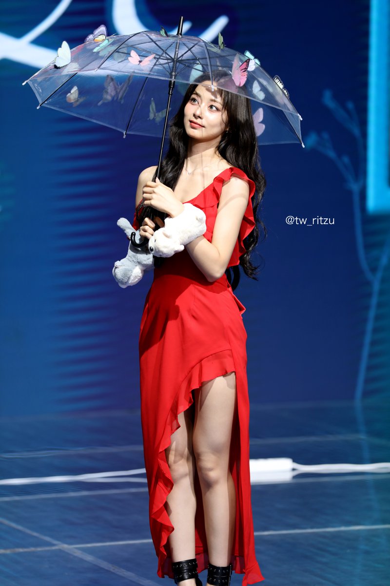 tw_ritzu's tweet photo. 240914 팬싸인회  
言葉にできない美しさ....
 #abouTZU #Tzuyu_1stMiniAlbum #TZUYU #RunAway #쯔위 #TZUYU #周子瑜 #ツウィ #TWICE #트와이스 https://t.co/YrxRAr6Tpn