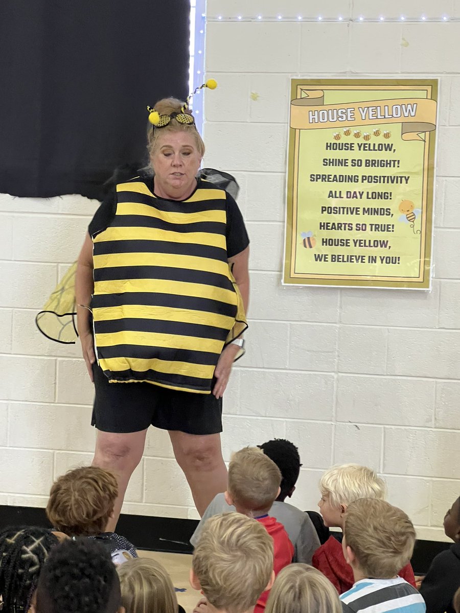 ljswiggins's tweet image. The energy and excitement @Timberridge_HCS on Friday was next level… and it all centered around One Team, One Goal! #GameOnHCS @hwilliams_TRE @DrBridgetJordan @WesleyTabatha @mcraekristen10 @McClainHCS