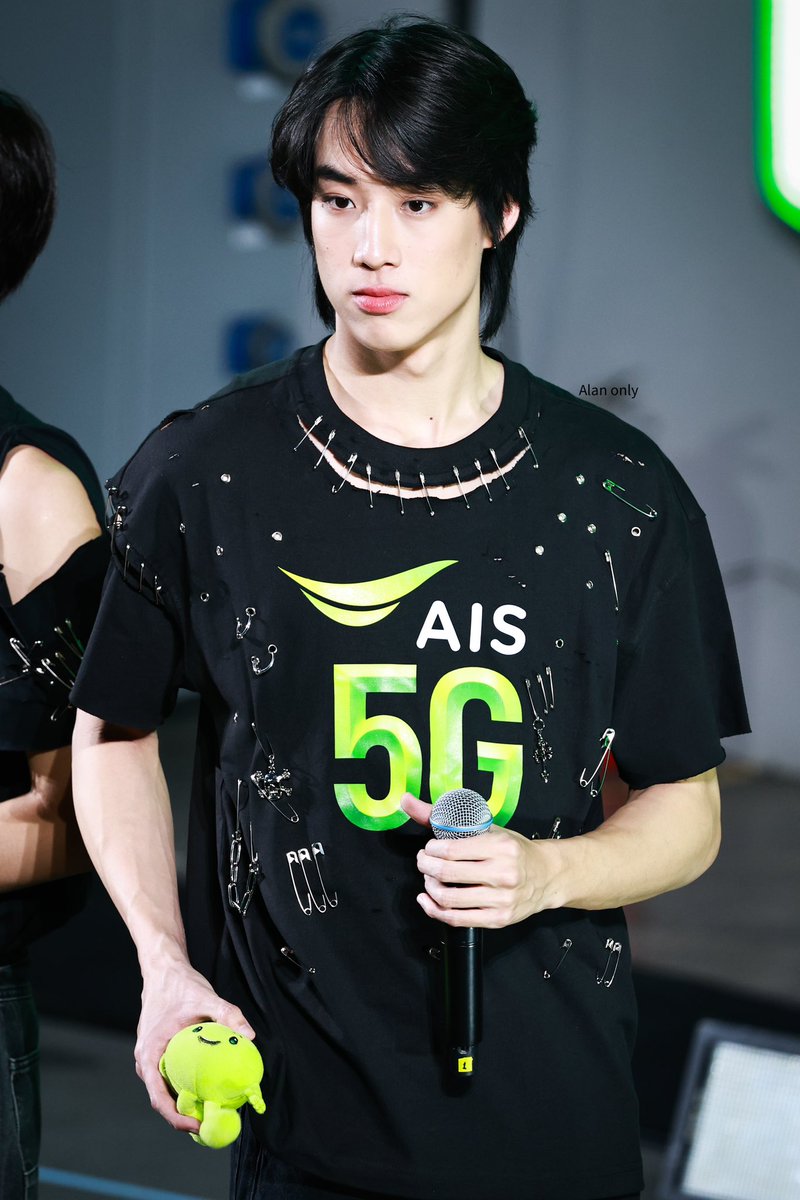 _Alan_Thai's tweet photo. ทำหน้าเเบบนี้ จะอ้อนอะไรมัมหมีค้าบ 👶🏻
#ALANpasawee @alan_pasawee 
#AIS5GxBUSking
#BUSbecauseofyouishine https://t.co/boc3YZkqrQ